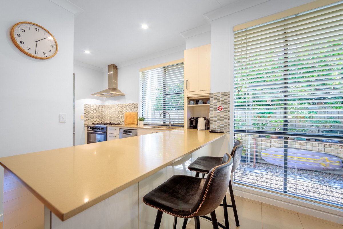 2/4 Christine Avenue Burleigh Heads 8