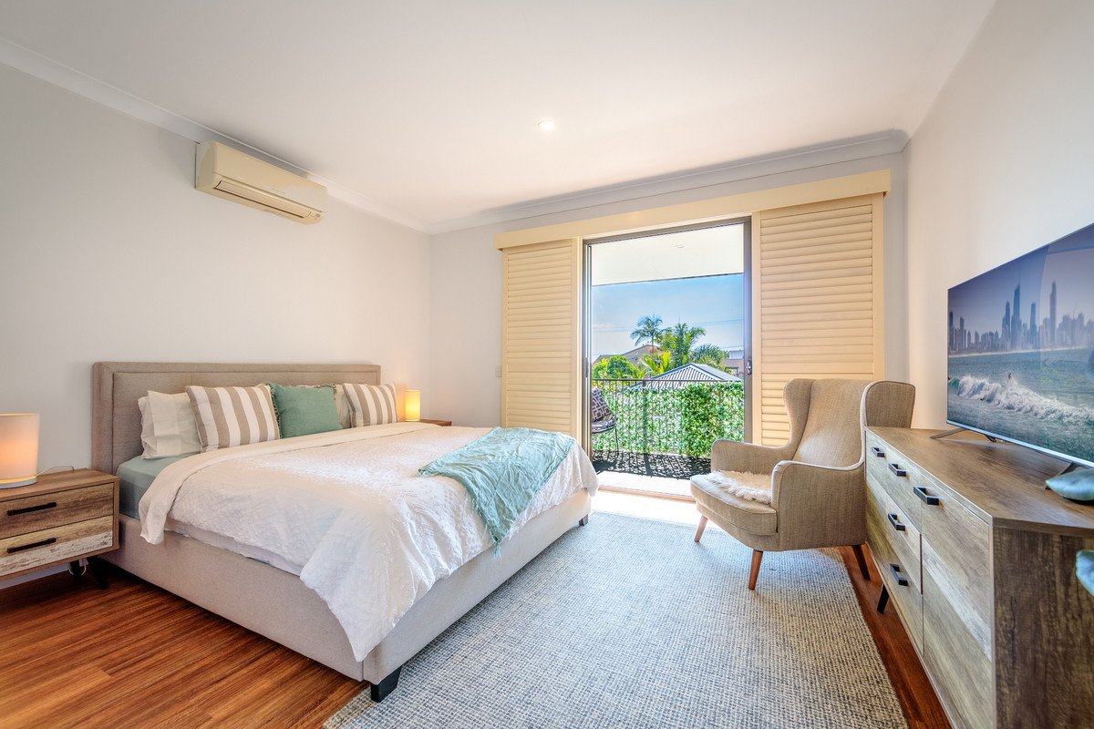 2/4 Christine Avenue Burleigh Heads 11