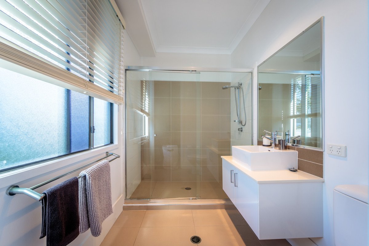 2/4 Christine Avenue Burleigh Heads 15