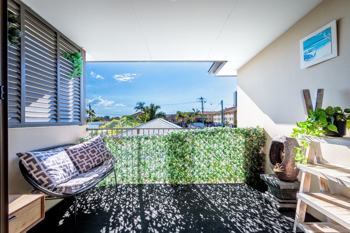 2/4 Christine Avenue Burleigh Heads 17