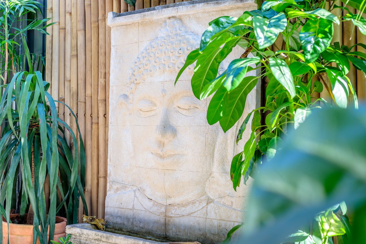 2/4 Christine Avenue Burleigh Heads 19