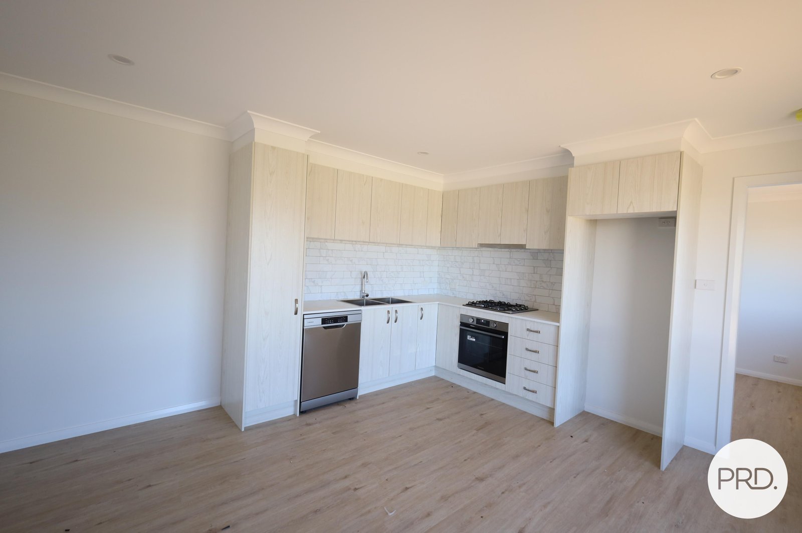 24 Clearview Crescent ORANGE 4