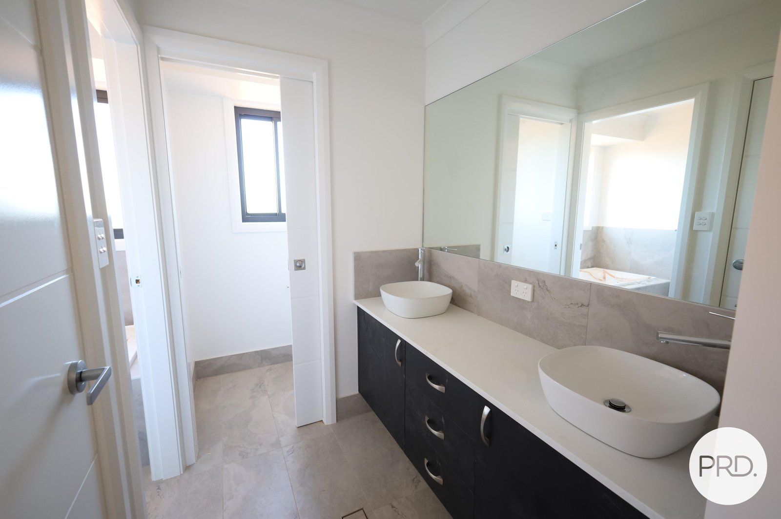 24 Clearview Crescent ORANGE 9