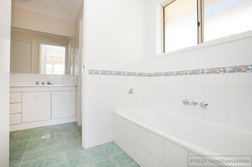 24 Coburn Circuit METFORD 10