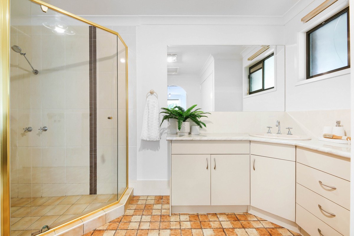 24 Cornwall Drive Elanora 13