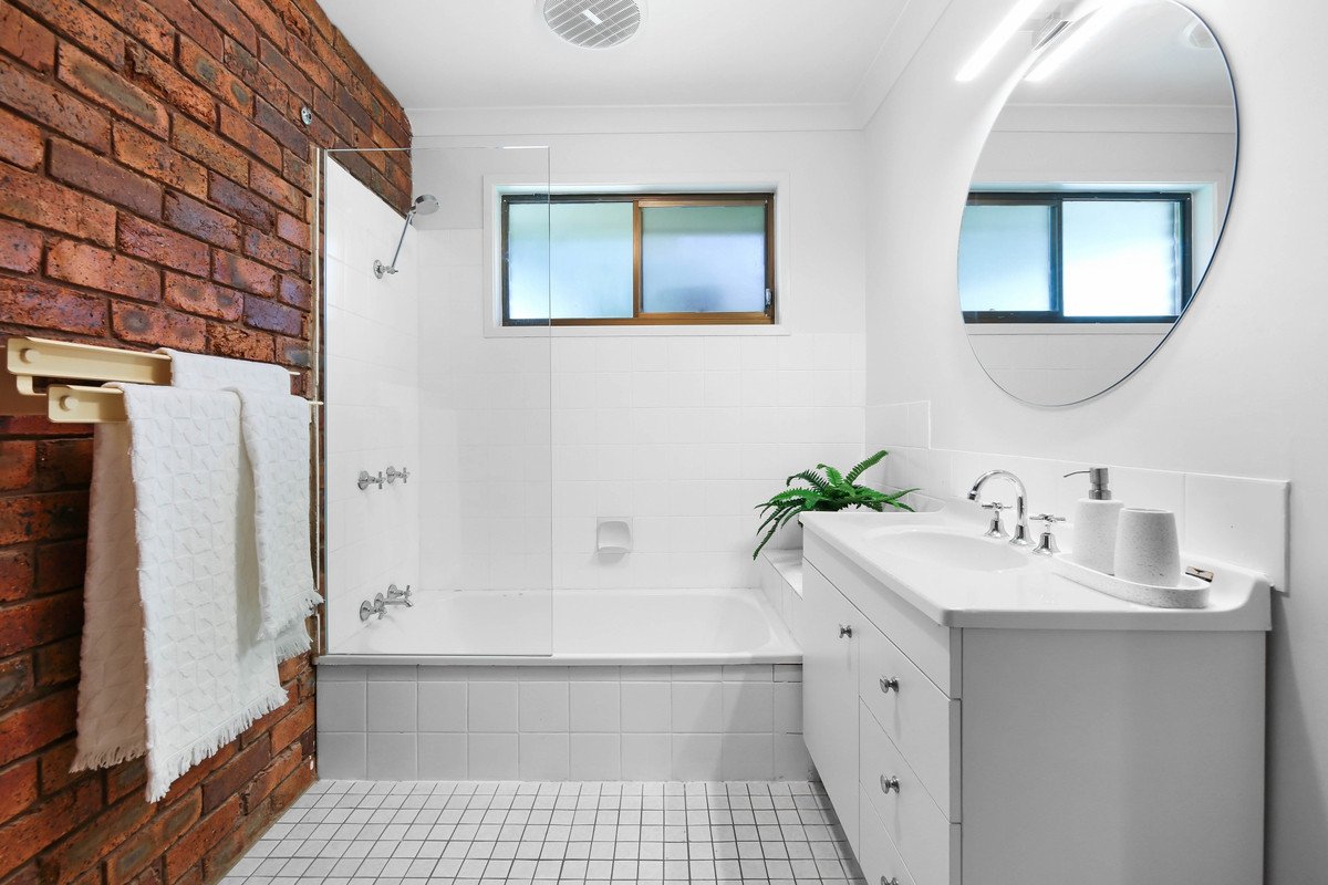 24 Cornwall Drive Elanora 16