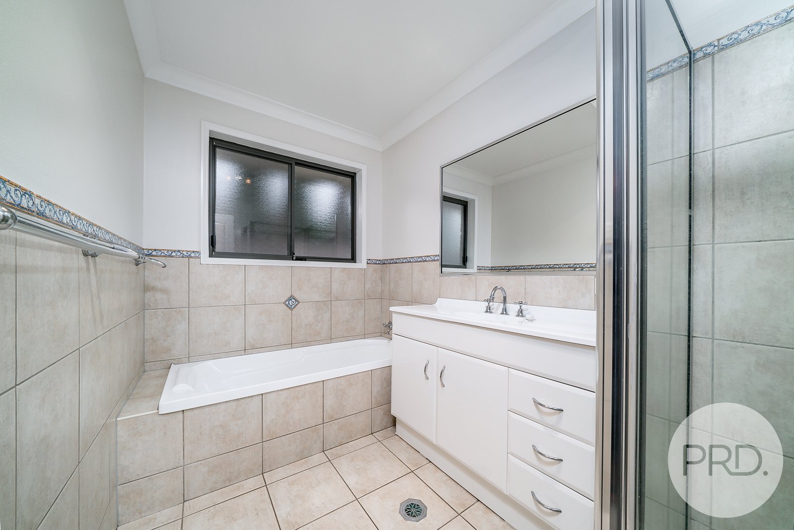 24 Cowan Place LLOYD 11