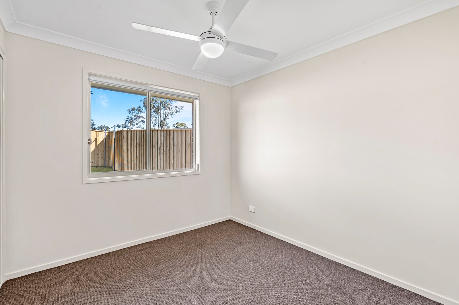 24 Crossing St  Bellbird 5