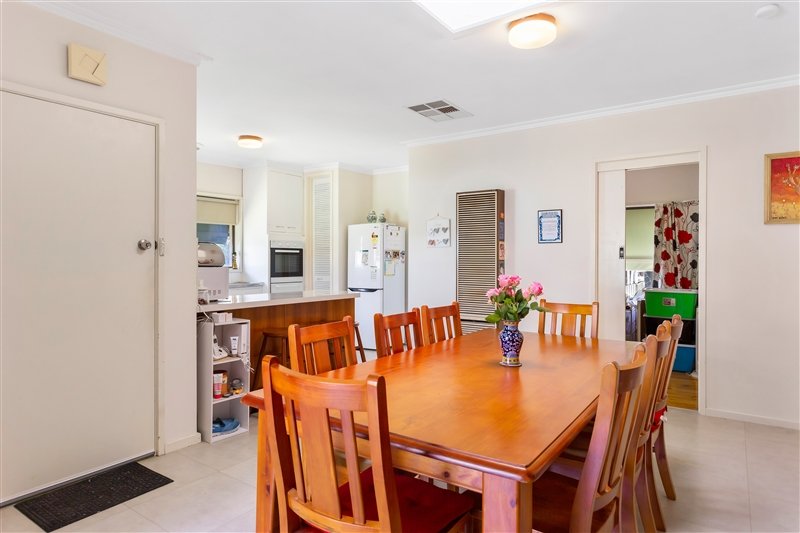 24 Curtin Street FLORA HILL 6