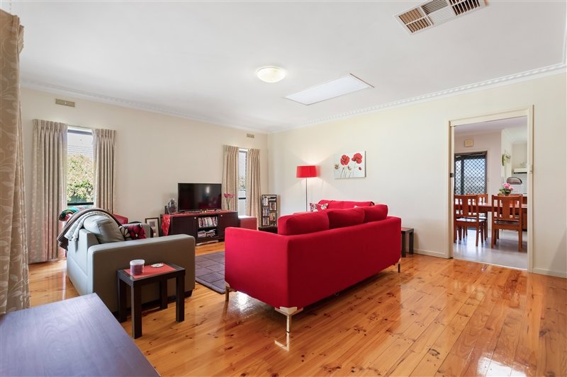 24 Curtin Street FLORA HILL 8