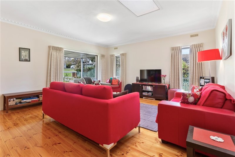 24 Curtin Street FLORA HILL 9