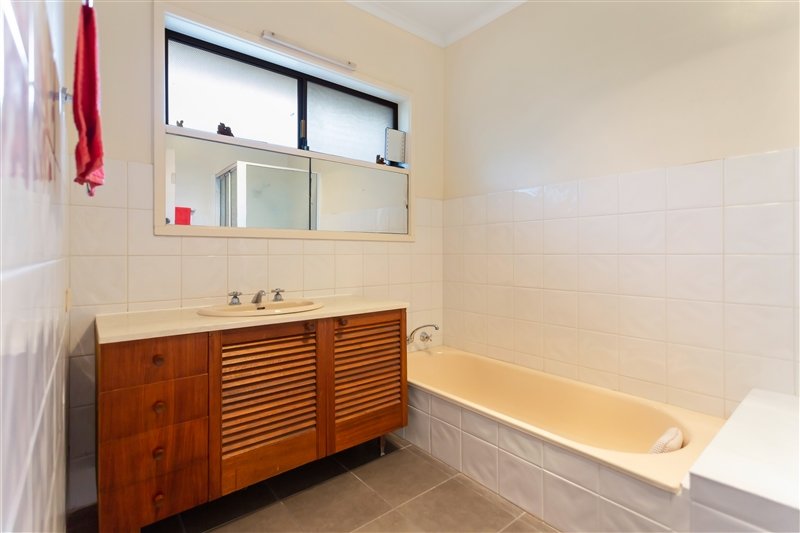 24 Curtin Street FLORA HILL 11