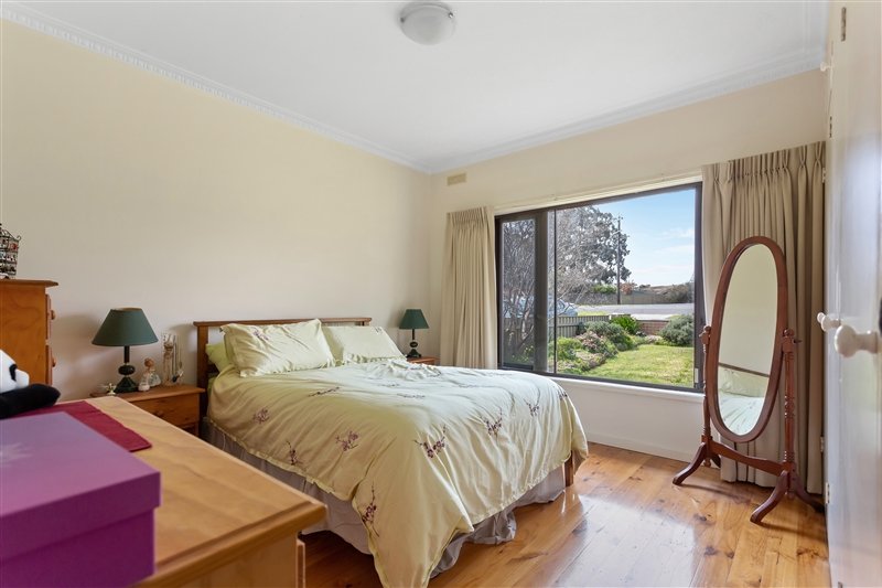 24 Curtin Street FLORA HILL 12