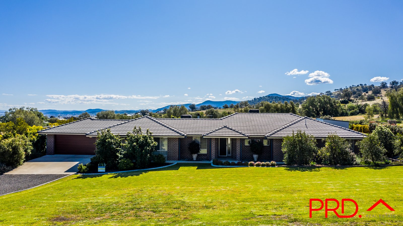 24 Daintree Circuit TAMWORTH 1