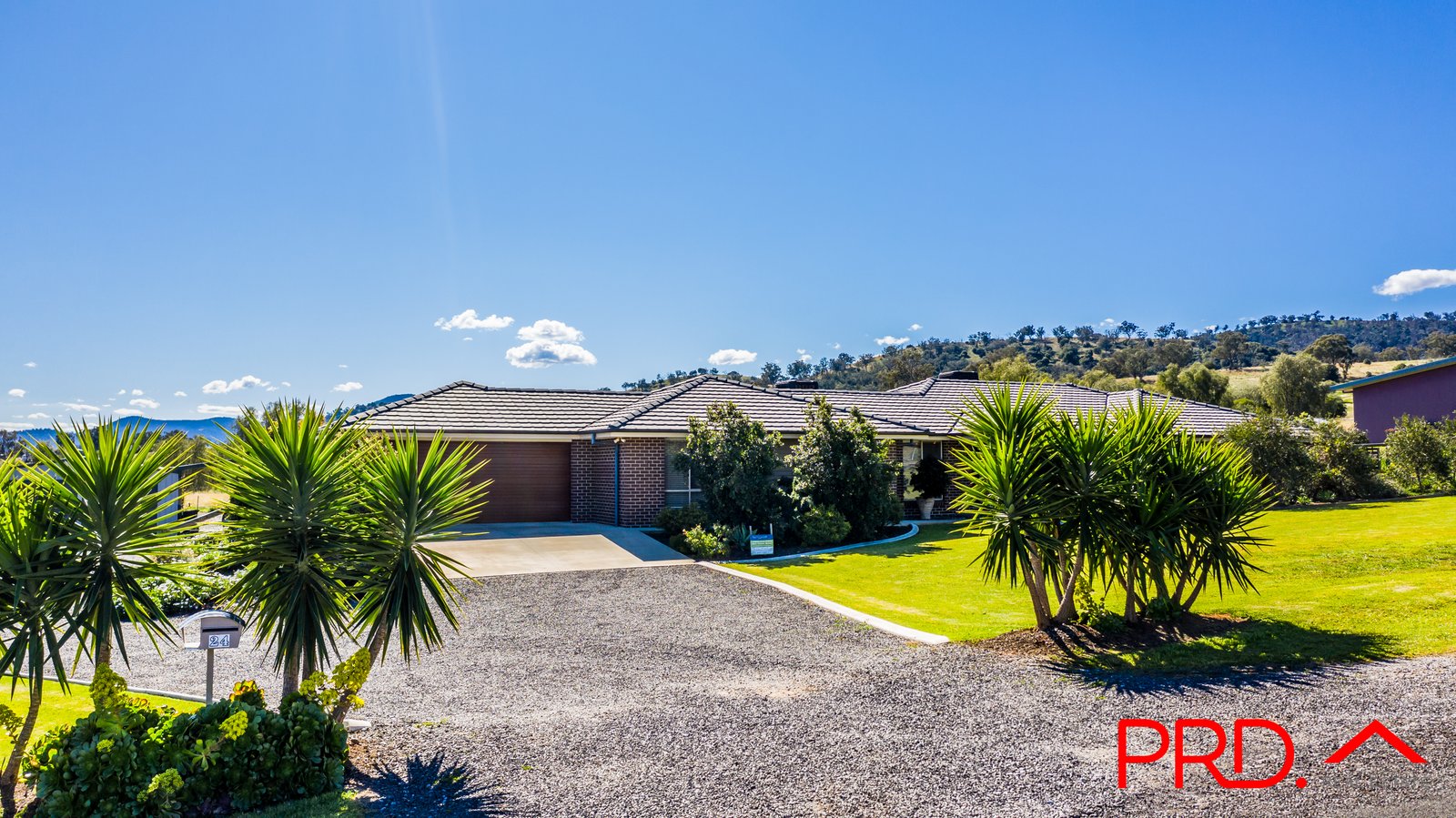 24 Daintree Circuit TAMWORTH 2