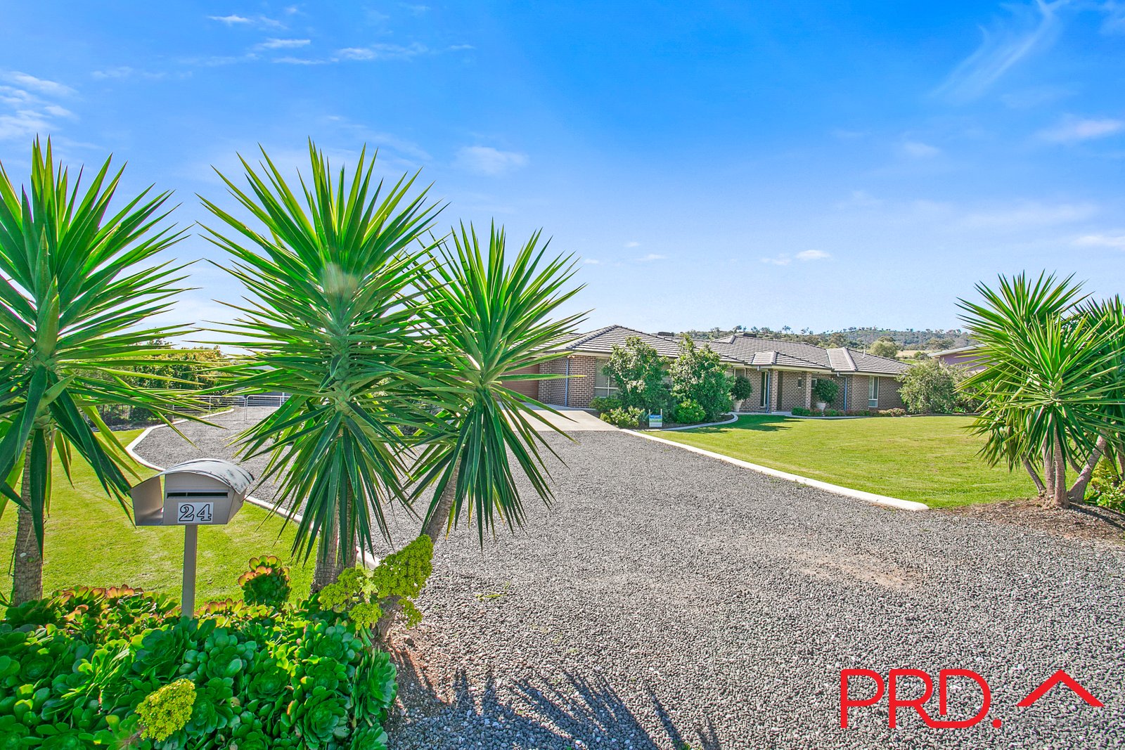 24 Daintree Circuit TAMWORTH 3