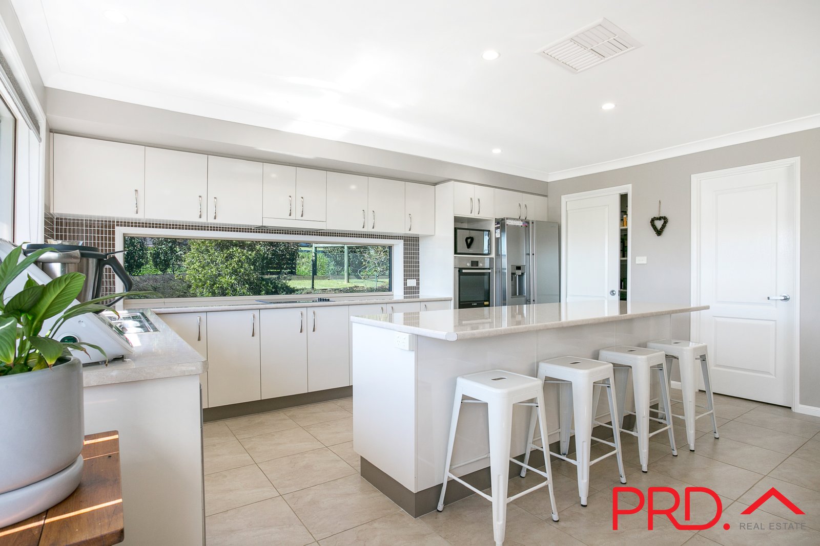 24 Daintree Circuit TAMWORTH 7