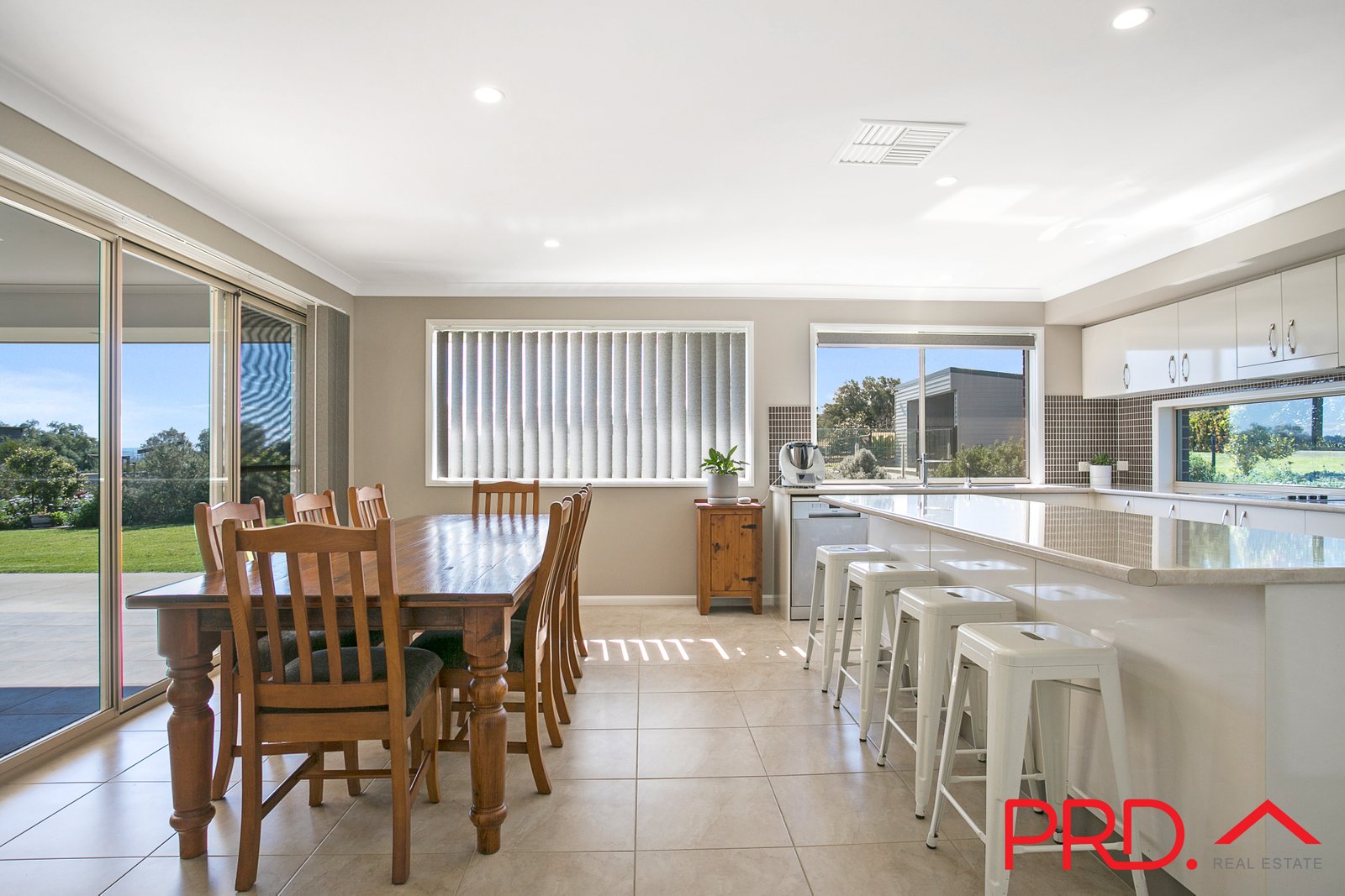 24 Daintree Circuit TAMWORTH 8