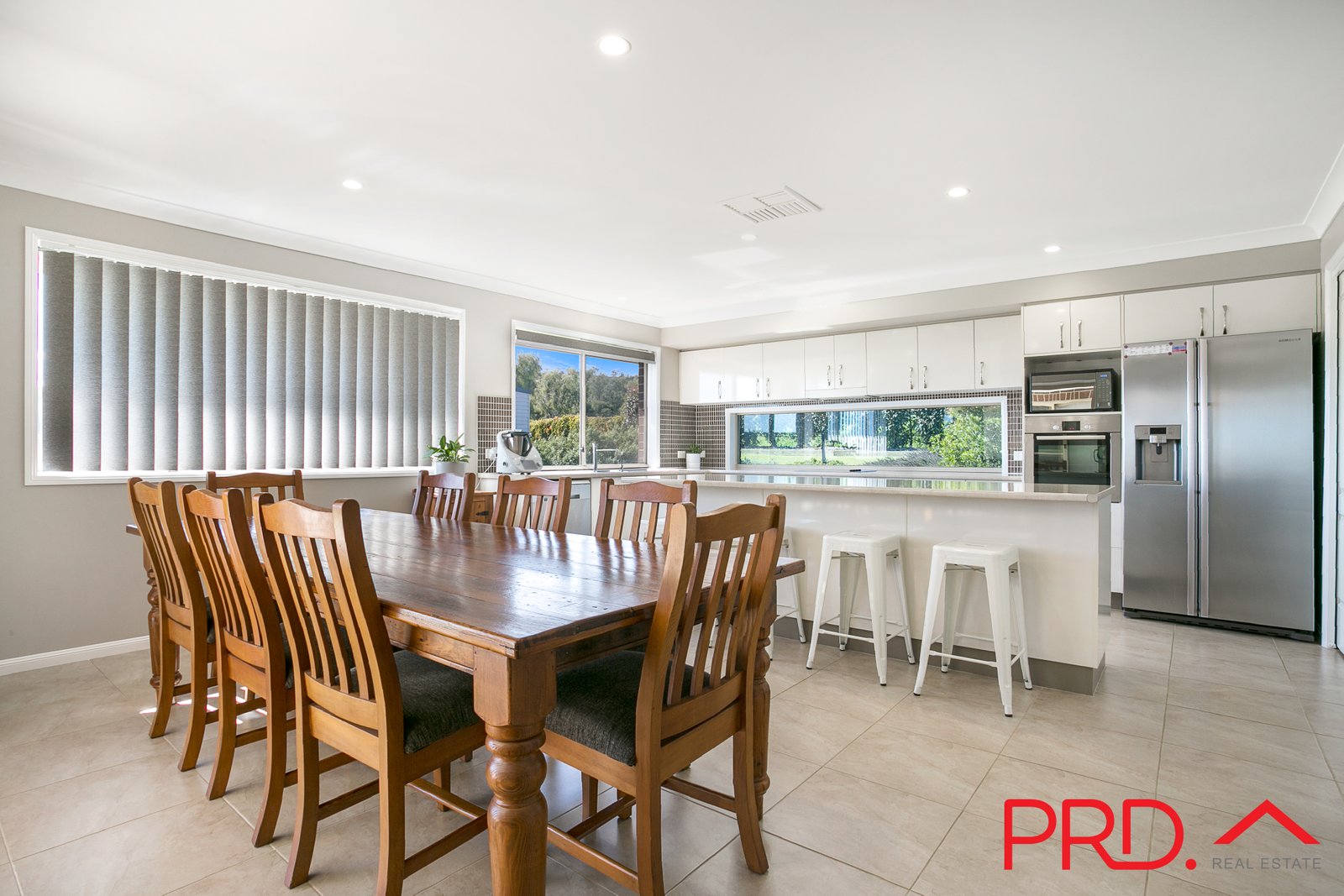 24 Daintree Circuit TAMWORTH 9