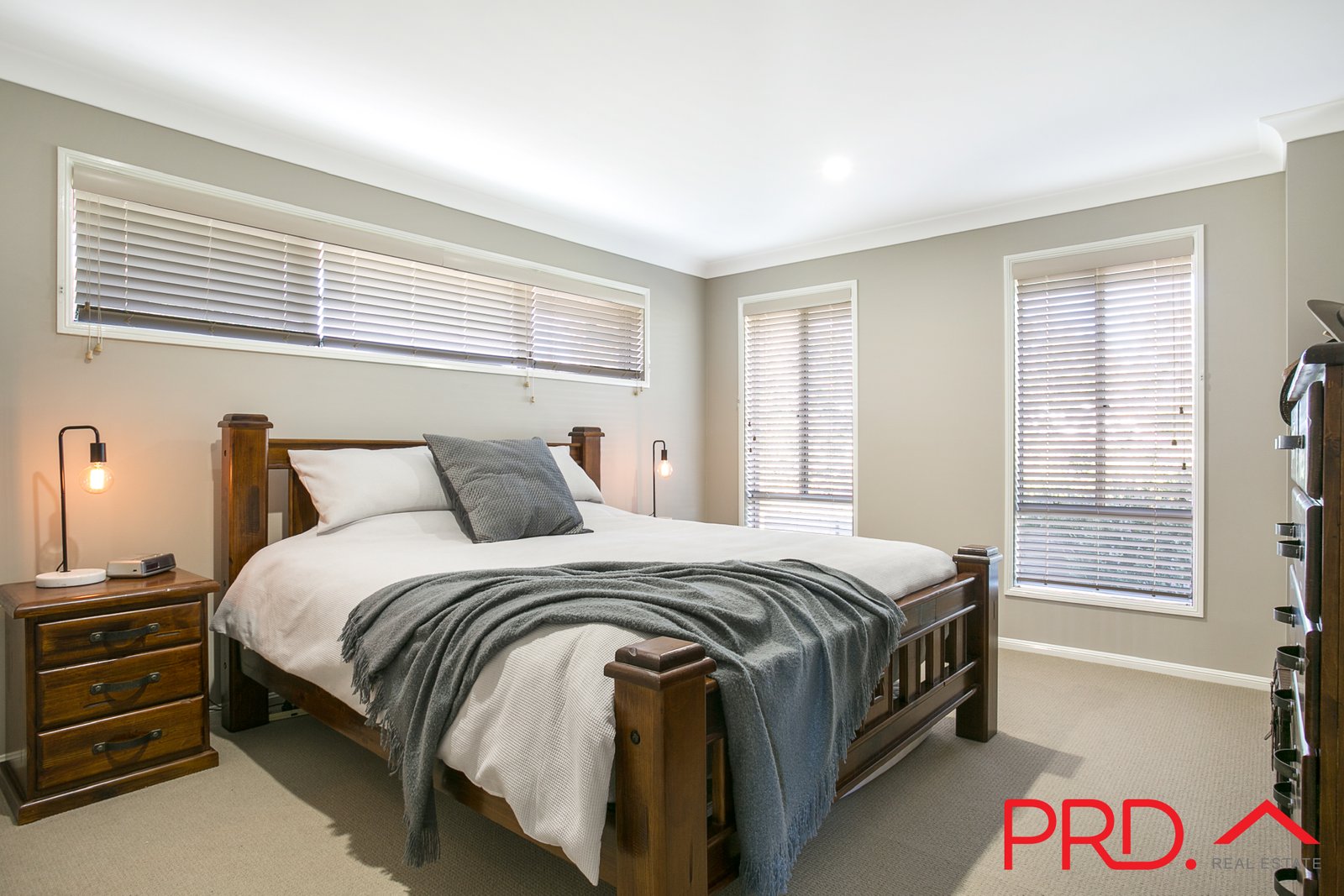 24 Daintree Circuit TAMWORTH 11