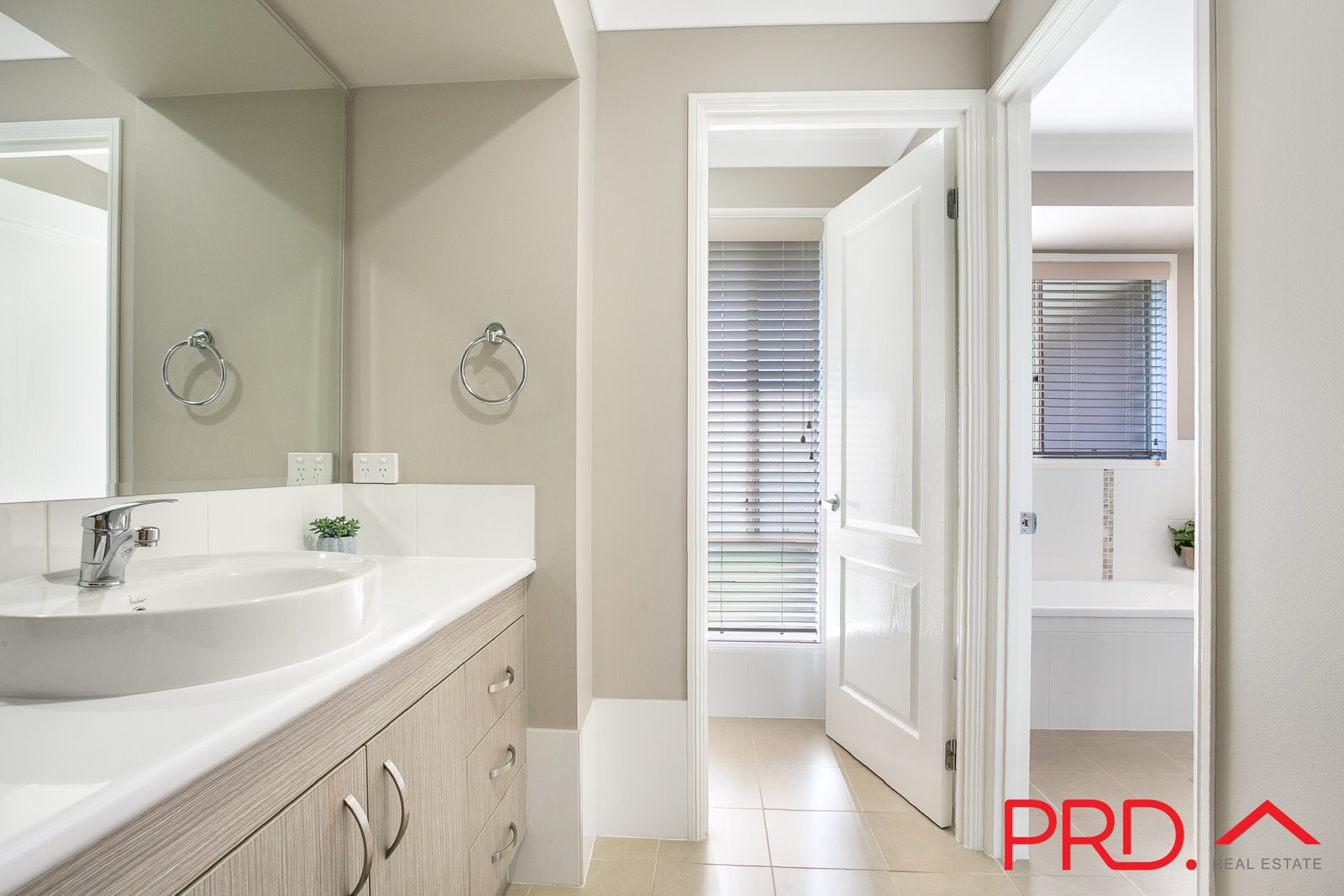 24 Daintree Circuit TAMWORTH 15