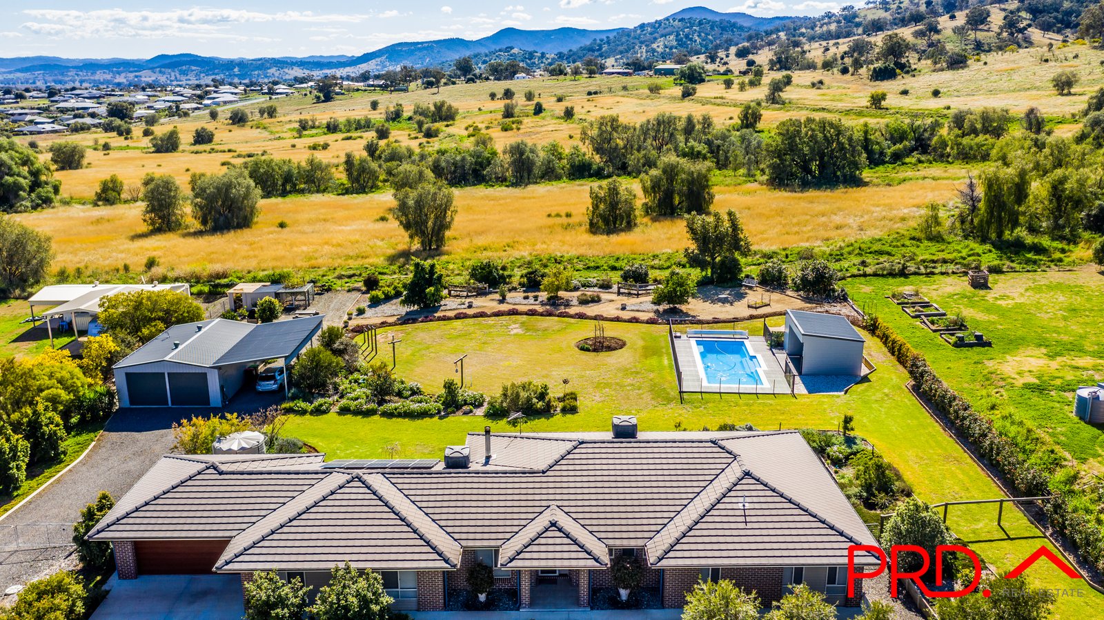 24 Daintree Circuit TAMWORTH 30