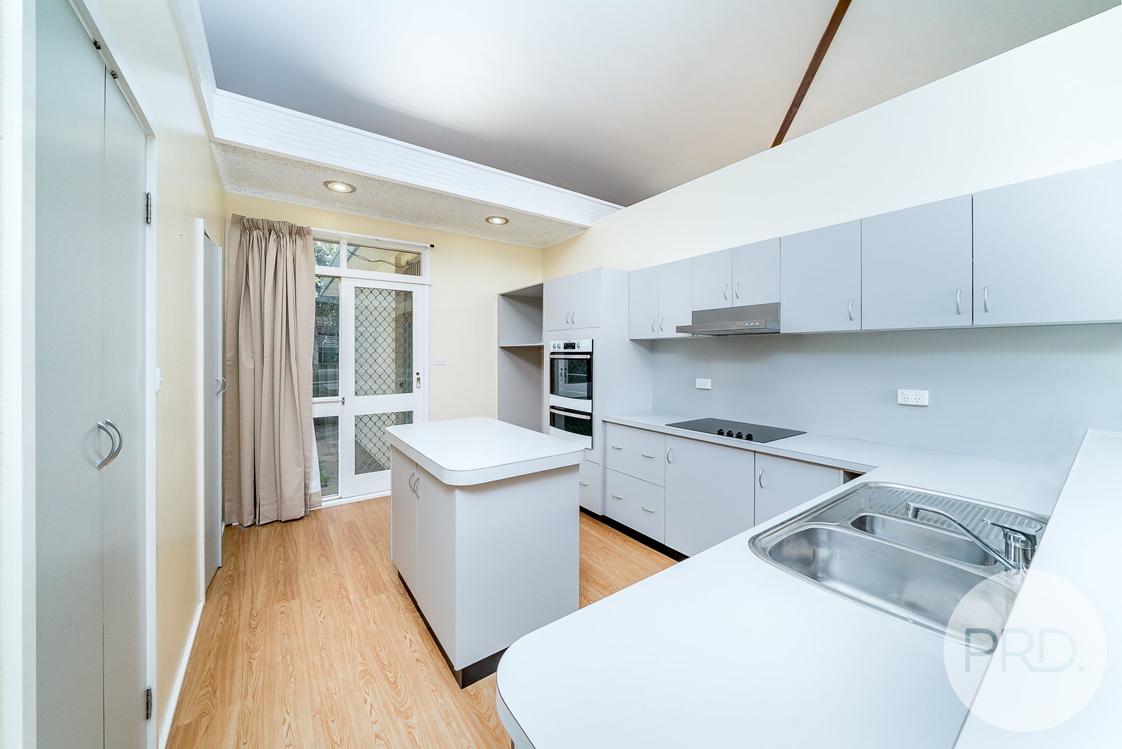 24 Dalkeith Avenue LAKE ALBERT 5
