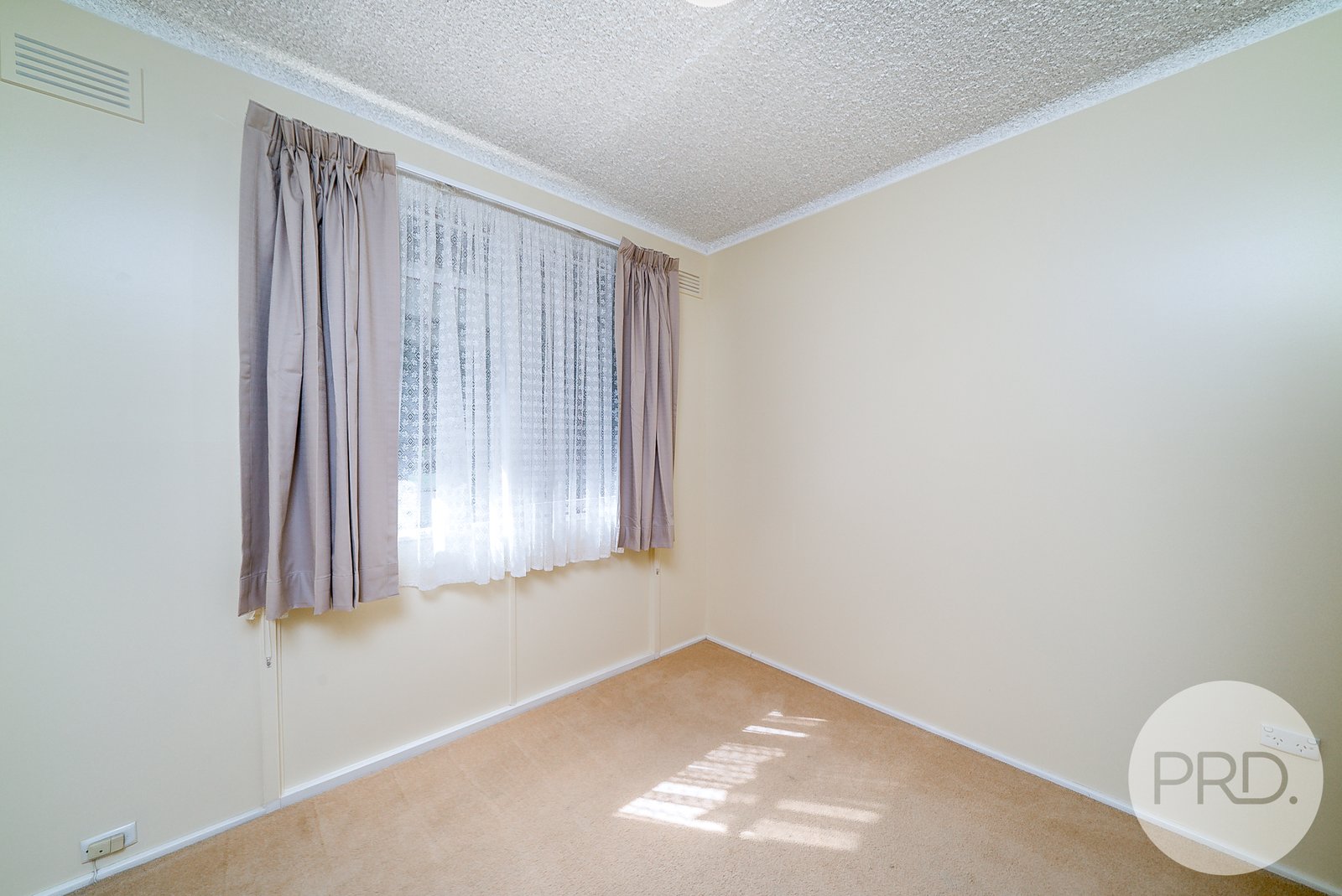 24 Dalkeith Avenue LAKE ALBERT 8
