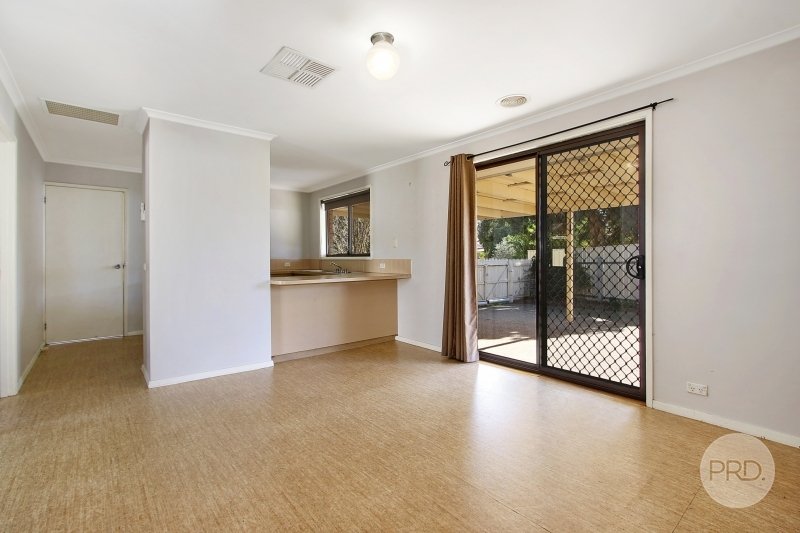 24 Daysdale Way THURGOONA 4