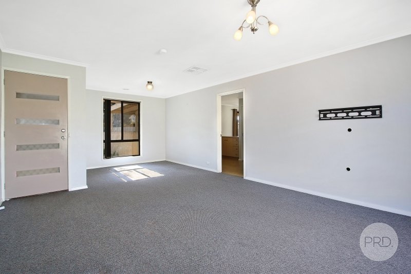 24 Daysdale Way THURGOONA 5