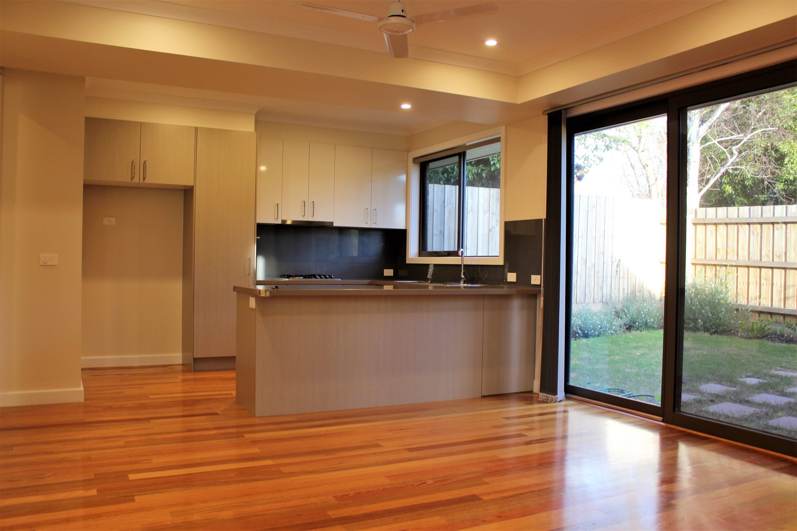 Gallery: 2/4 Debbie Street