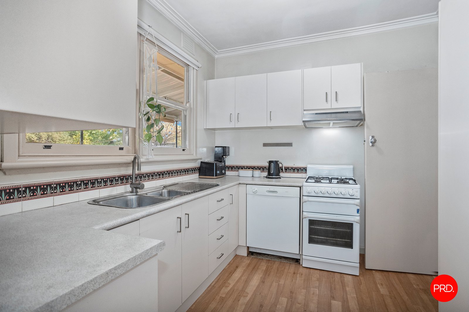 24 Derna Court GOLDEN SQUARE 6