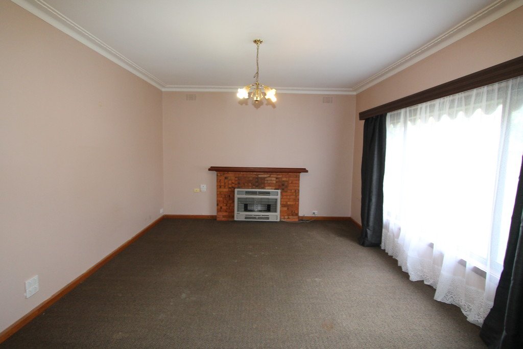 24 Dover Street WENDOUREE 2