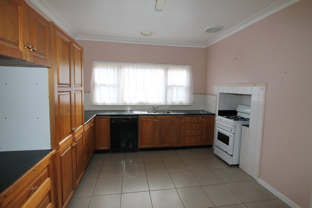 24 Dover Street WENDOUREE 3