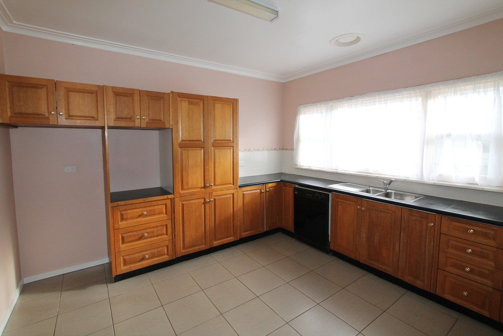 24 Dover Street WENDOUREE 4