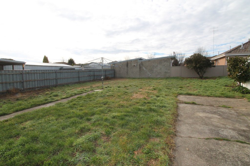 24 Dover Street WENDOUREE 16