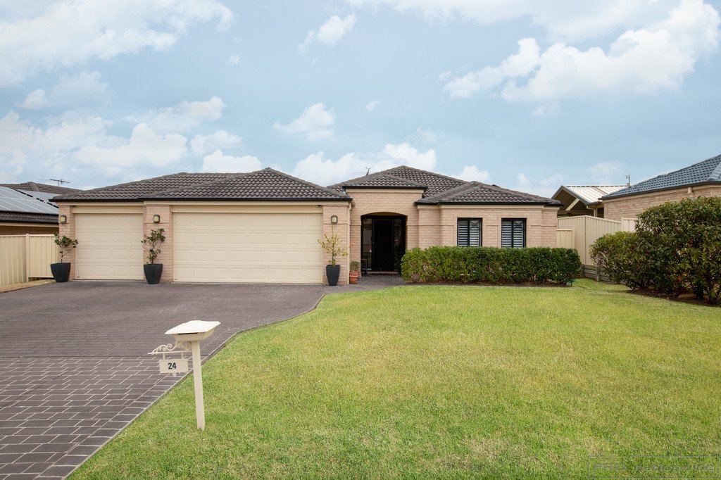 24 Drayton Crescent THORNTON 1