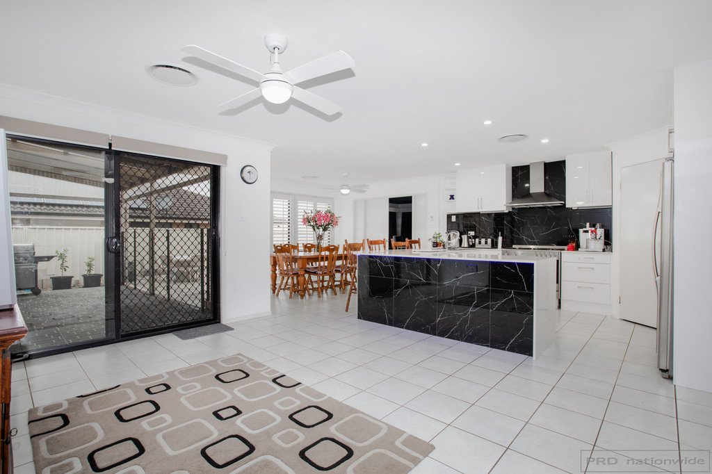 24 Drayton Crescent THORNTON 4