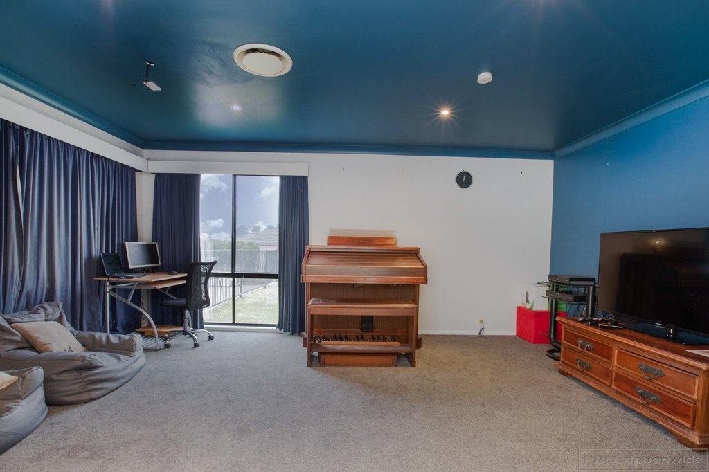 24 Drayton Crescent THORNTON 7