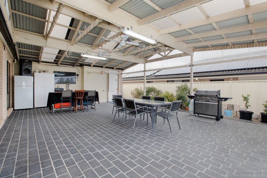 24 Drayton Crescent THORNTON 8