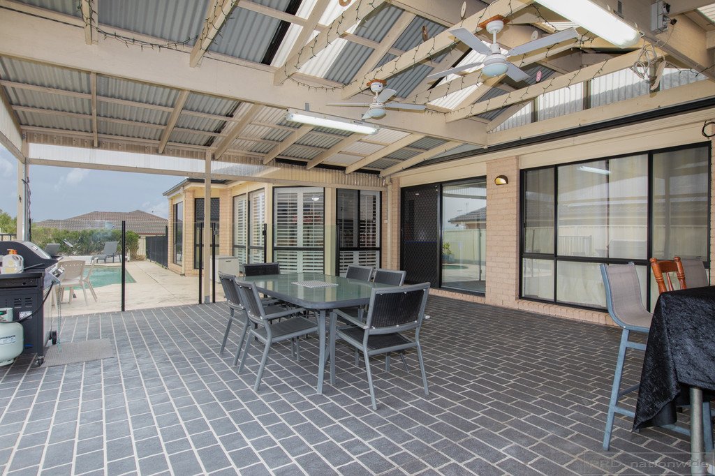 24 Drayton Crescent THORNTON 9