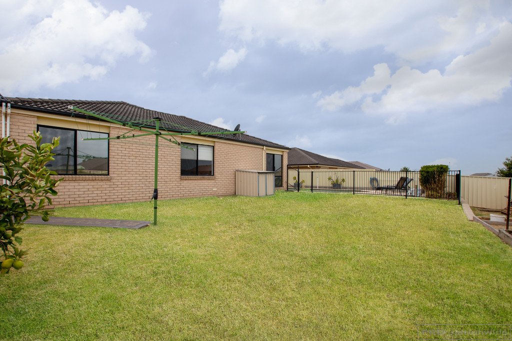 24 Drayton Crescent THORNTON 12