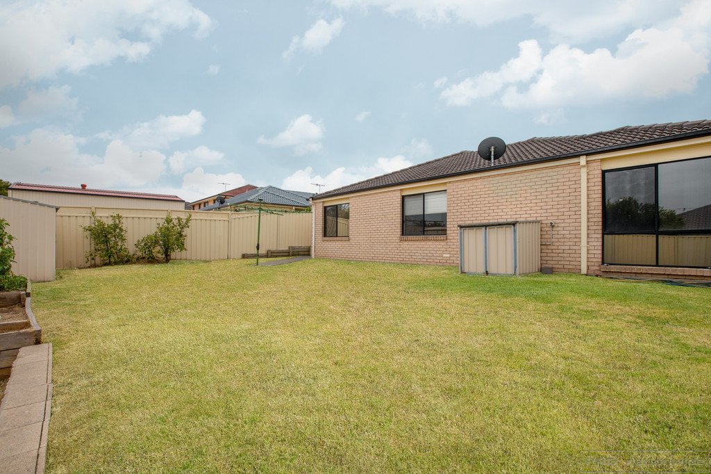 24 Drayton Crescent THORNTON 13