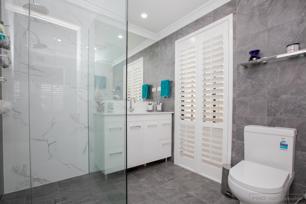 24 Drayton Crescent THORNTON 15