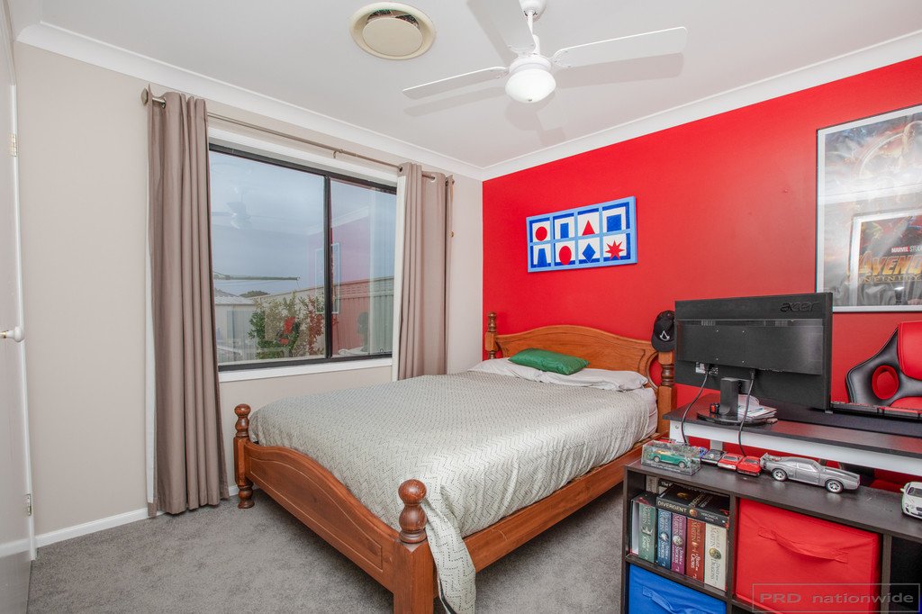 24 Drayton Crescent THORNTON 17