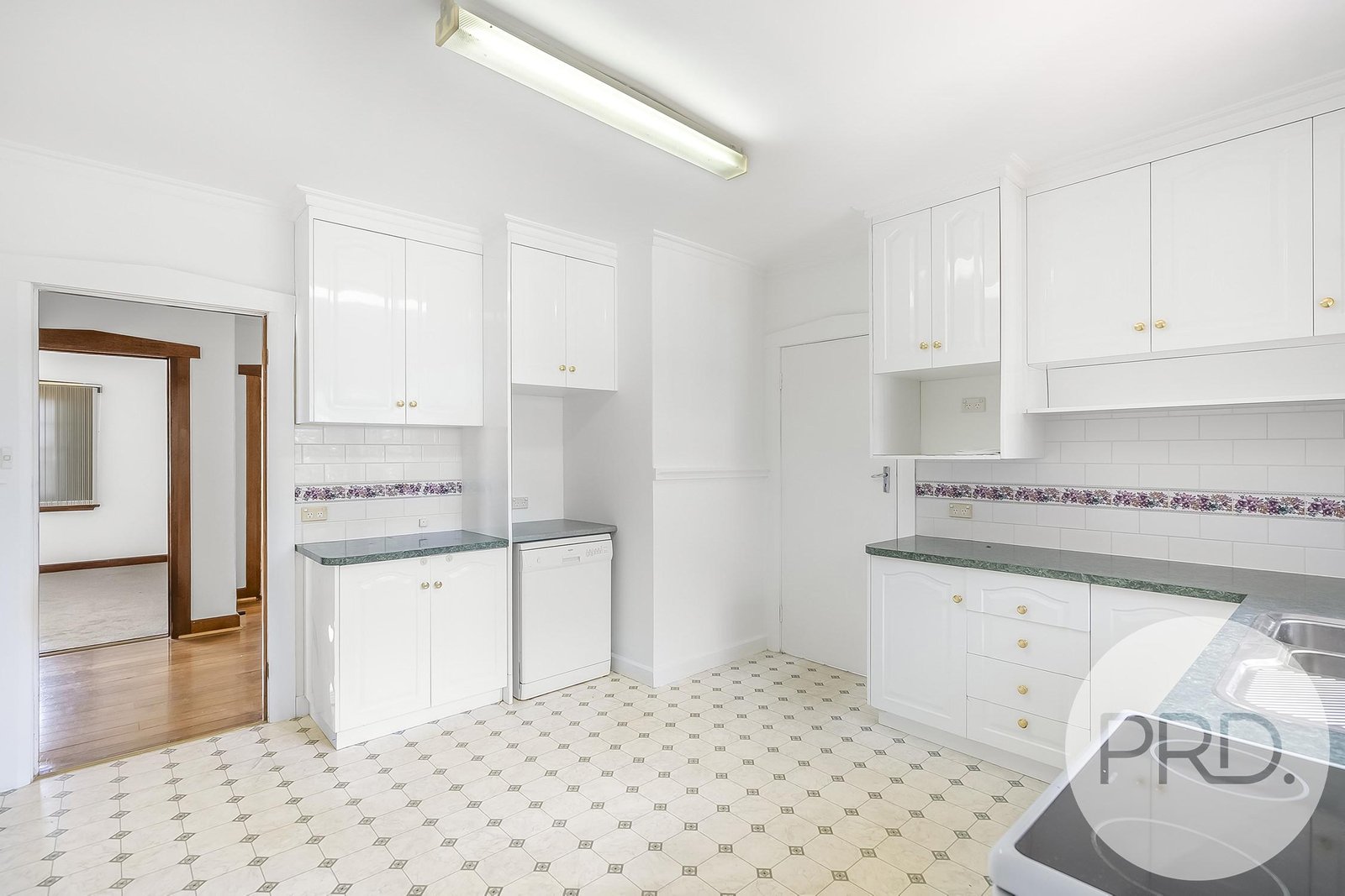 24 Eighth Avenue WEST MOONAH 4