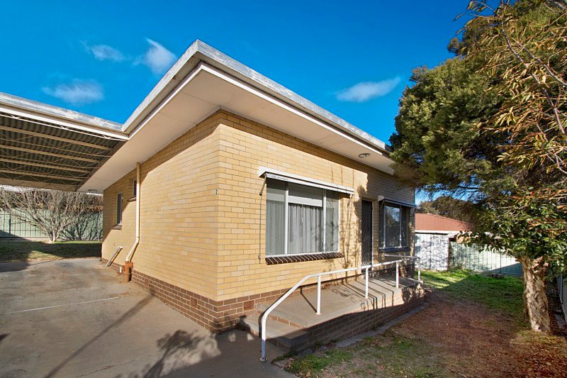 2/4 Elizabeth Street FLORA HILL 1