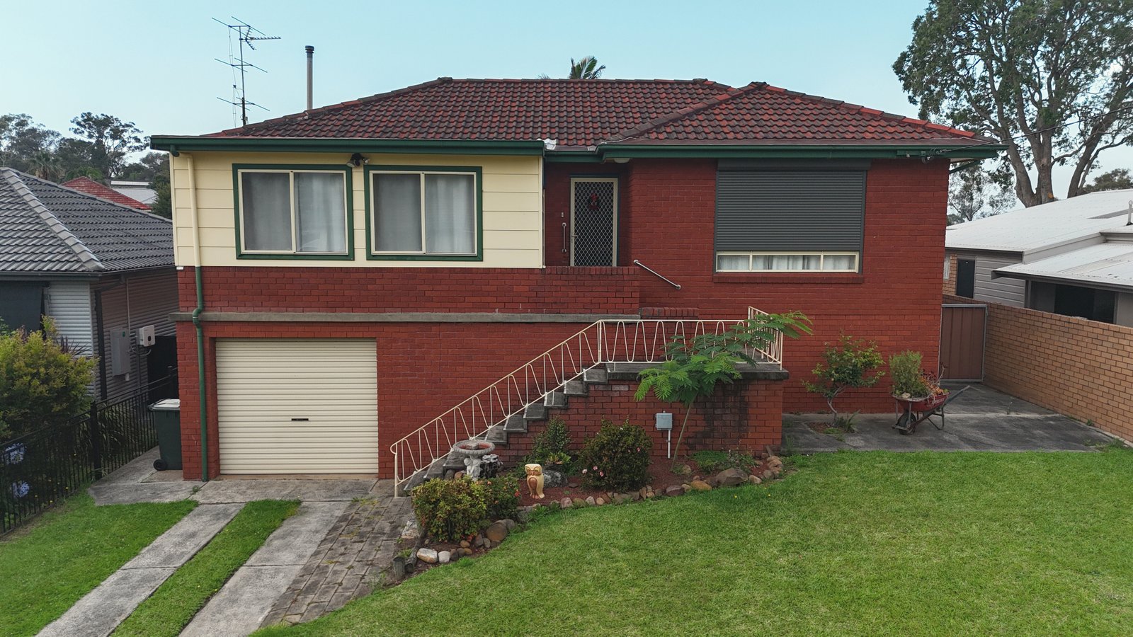 24 Elouera Crescent KANAHOOKA 1