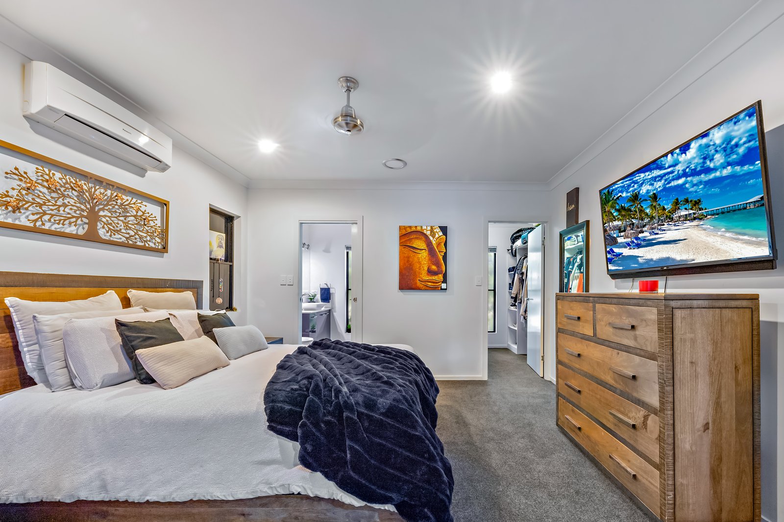 24 Endeavour Cct  CANNONVALE 8