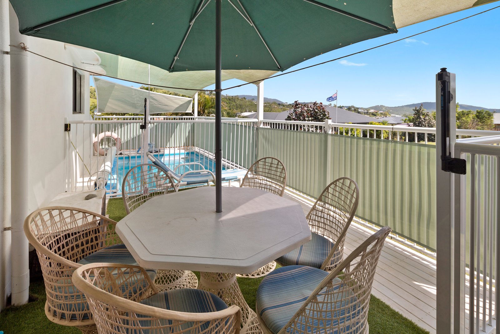 24 Endeavour Cct  CANNONVALE 17